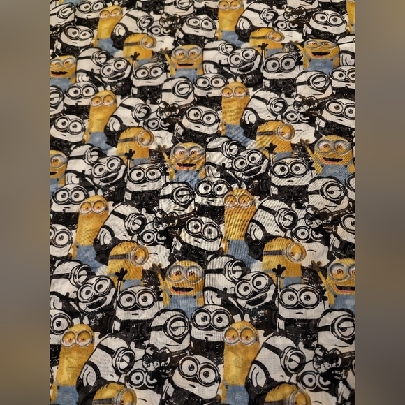 Minions Infinity Scarf,  Despicable Me graphic, excellent condition, as new - Picture 3 of 4